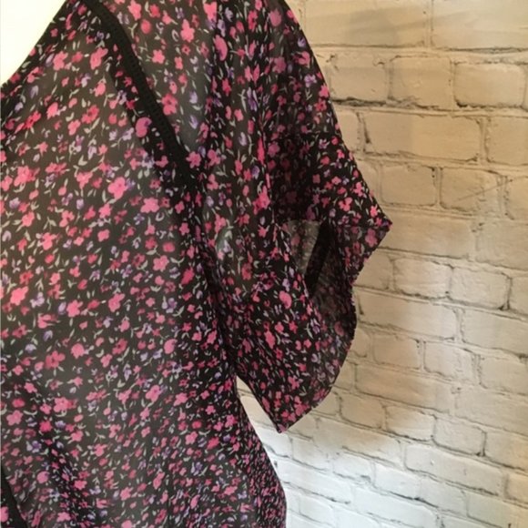 Floral Sheer Short Sleeve Blouse - Size (M) - Picture 2 of 5